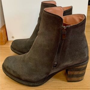 Eric Michael Charcoal Gray Suede Leather Side Zip Boot - size 9